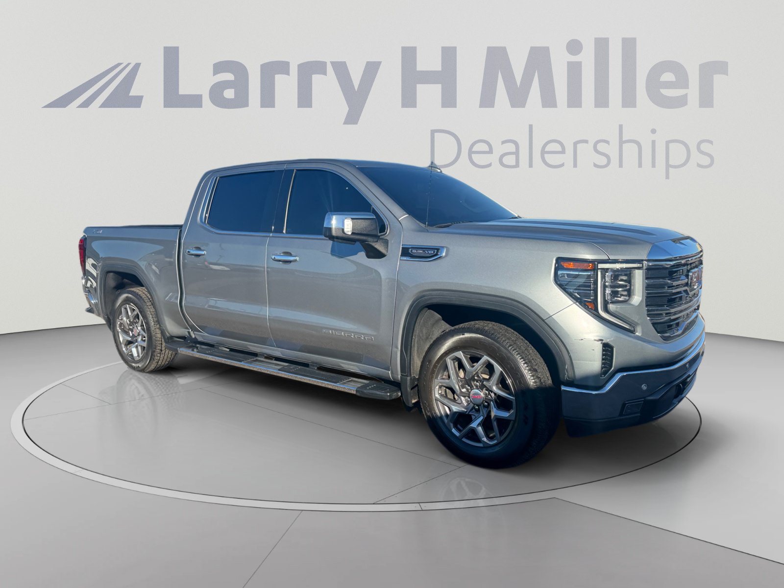 Used 2024 GMC Sierra 1500 SLT w/ SLT Premium Plus Package AWD/4WD image 7