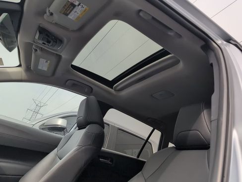 Used 2025 Toyota Corolla Cross XLE image 6