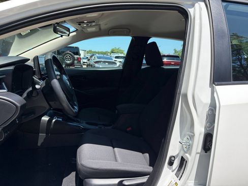 Used 2025 Toyota Corolla LE FWD image 24