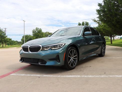 Used 2020 BMW 330i Sedan w/ Convenience Package RWD image 3