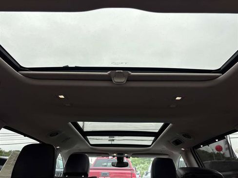 Used 2018 Chrysler Pacifica Limited FWD image 13