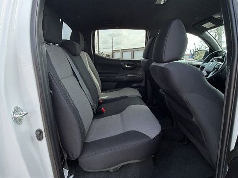 Certified 2023 Toyota Tacoma TRD Off-Road image 38