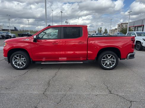 Used 2024 Chevrolet Silverado 1500 LT image 2