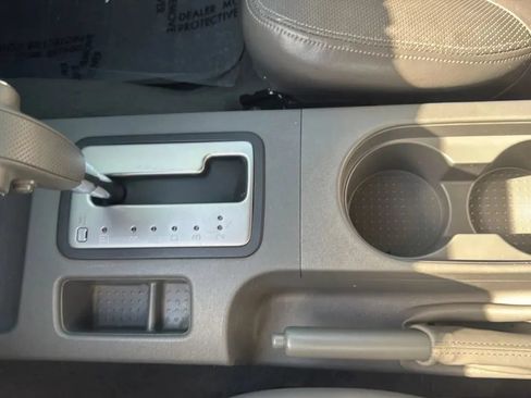 Used 2006 Nissan Frontier LE w/ (X01) Leather Pkg AWD/4WD image 11
