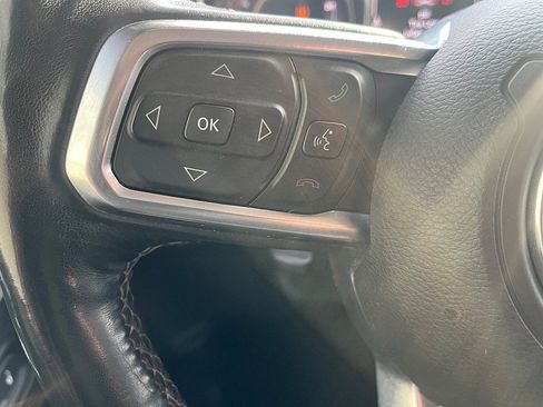 Used 2018 Jeep Wrangler Unlimited Sahara w/ Dual Top Group image 27