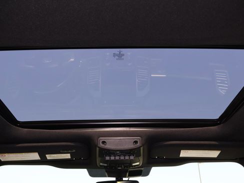 Used 2021 Ford F250 Platinum w/ FX4 Off-Road Package image 16