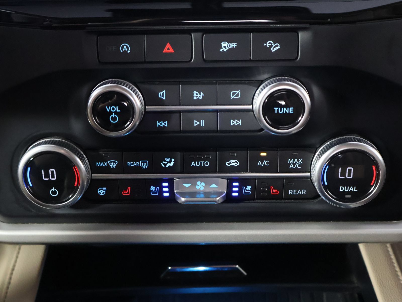 Used 2024 Ford Expedition XLT AWD/4WD image 38
