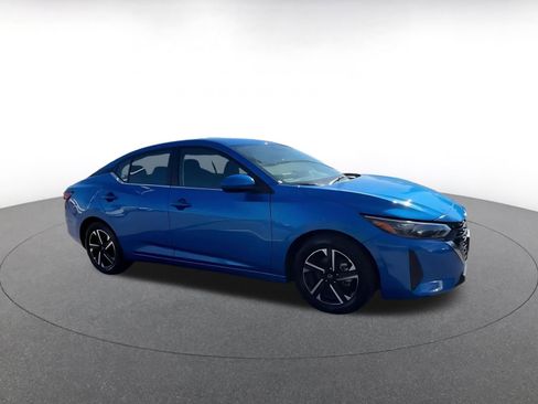 Used 2025 Nissan Sentra SV image 2