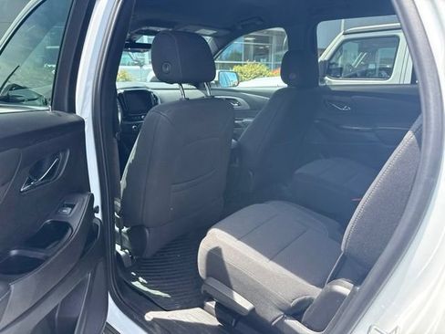 Used 2023 Chevrolet Traverse LT w/ Rear Camera Mirror Package AWD/4WD image 17
