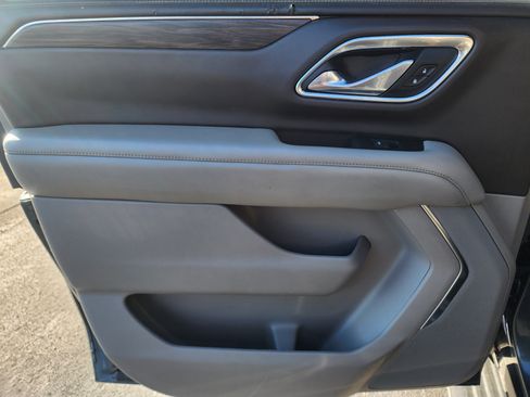 Used 2021 Chevrolet Suburban LS image 15