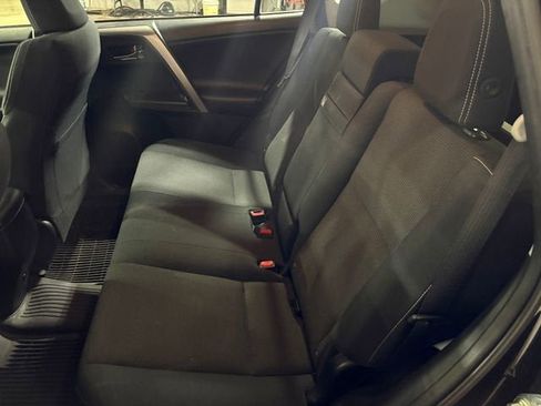 Used 2018 Toyota RAV4 XLE image 17