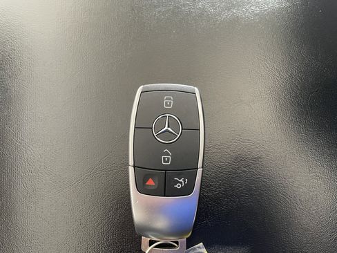 Used 2021 Mercedes-Benz GLC 300 GLC 300 4MATIC SUV image 23