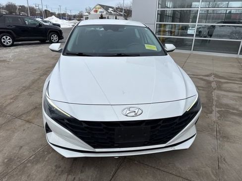 Used 2023 Hyundai Elantra SEL w/ Convenience Package image 2