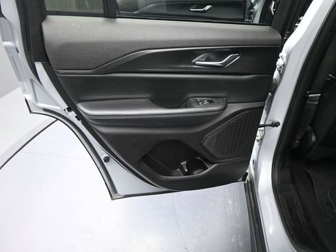 Used 2024 Jeep Grand Cherokee Altitude image 42