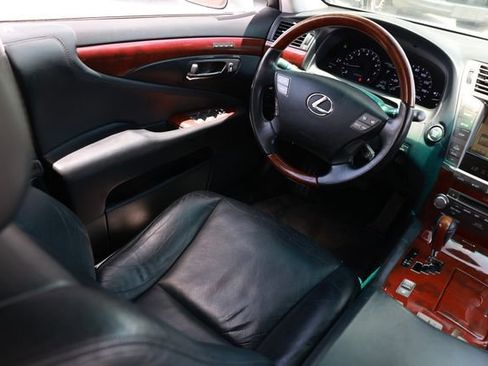 Used 2011 Lexus LS 460 w/ Luxury Value Edition RWD image 25