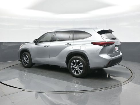 Certified 2021 Toyota Highlander XLE image 5