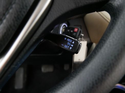 Used 2015 Toyota RAV4 XLE AWD/4WD image 32