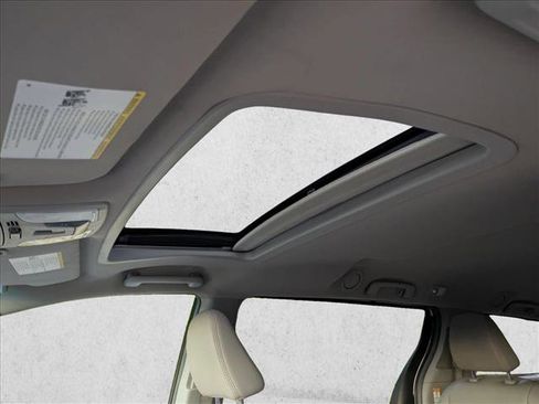 Used 2015 Toyota Sienna XLE image 17