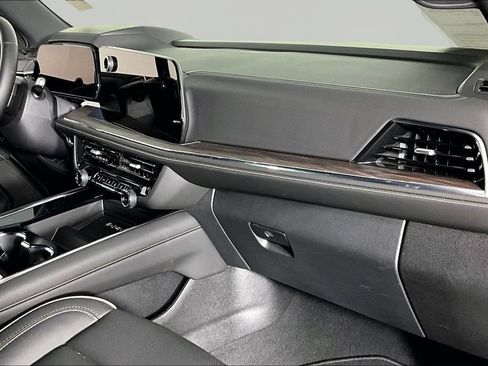 Certified 2025 Chevrolet Suburban Premier AWD/4WD image 22