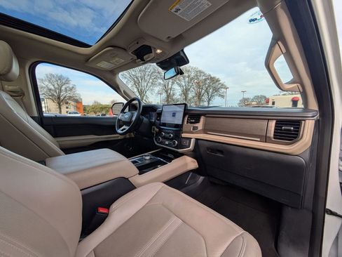 Used 2024 Ford Expedition Max Limited image 32