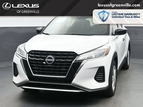 Used 2024 Nissan Kicks S FWD image 3
