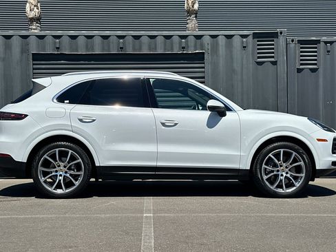 Certified 2023 Porsche Cayenne w/ Premium Package AWD/4WD image 9