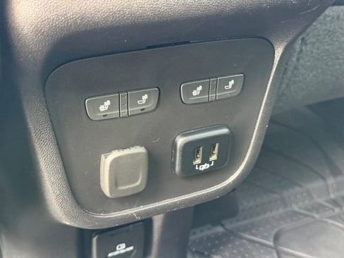 Used 2018 Chevrolet Equinox Premier FWD image 12
