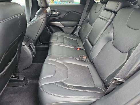 Used 2019 Jeep Cherokee Limited image 15