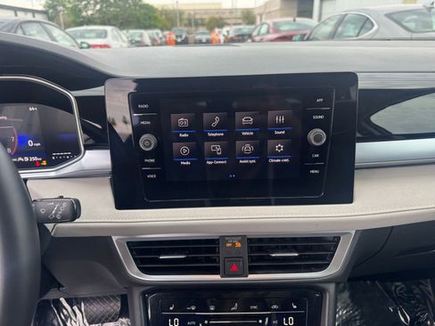 Used 2025 Volkswagen Taos SE image 18