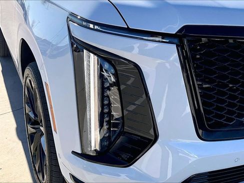 Used 2026 Cadillac Escalade Platinum Sport w/ LPO, ONYX Package image 41