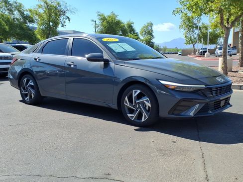 Certified 2025 Hyundai Elantra Limited FWD image 7