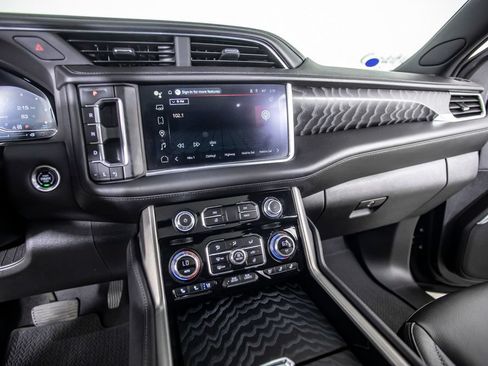 Used 2024 GMC Yukon XL Denali w/ Advanced Technology Package AWD/4WD image 38