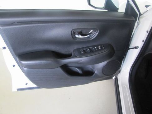 Certified 2025 Honda HR-V LX image 3