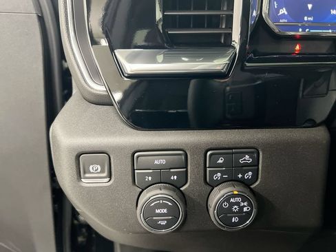 Used 2025 Chevrolet Silverado 1500 LTZ w/ LTZ Convenience Package II AWD/4WD image 18