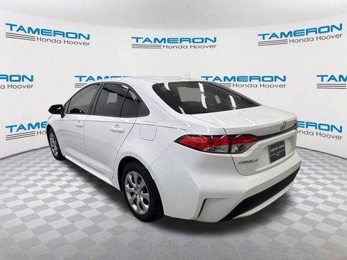 Used 2020 Toyota Corolla LE image 3