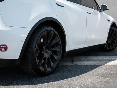 Used 2020 Tesla Model Y Long Range AWD/4WD image 34