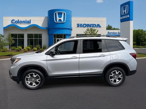 Used 2023 Honda Passport TrailSport image 3
