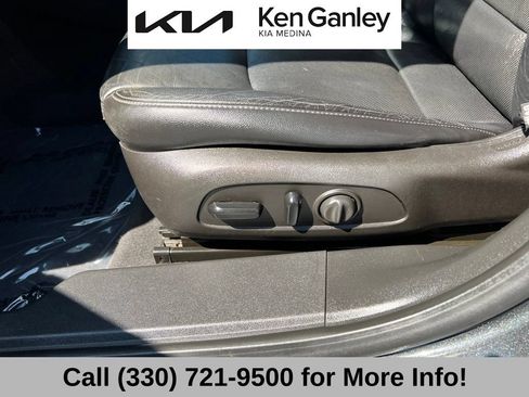 Used 2016 Chevrolet Malibu Premier w/ Driver Confidence Package II FWD image 25
