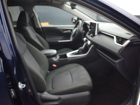 Used 2025 Toyota RAV4 XLE FWD image 10