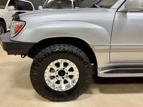 Used 2006 Toyota Land Cruiser AWD/4WD image 15