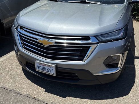 Used 2023 Chevrolet Traverse LT FWD image 2