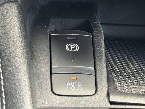 Certified 2022 Nissan Kicks SR FWD image 14