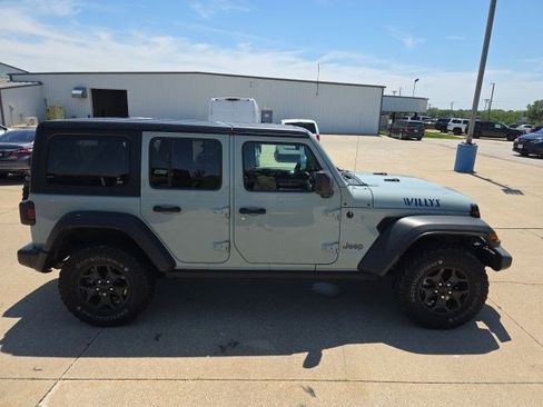 Used 2023 Jeep Wrangler Unlimited w/ Cold Weather Group AWD/4WD image 9