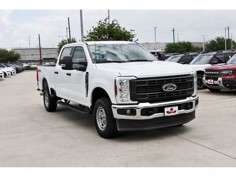 Used 2025 Ford F250 XL w/ FX4 Off-Road Package image 6