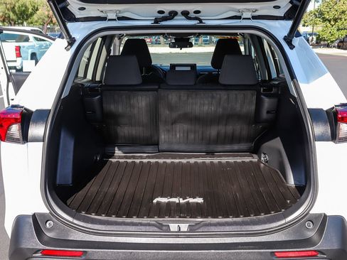 Certified 2022 Toyota RAV4 XLE w/ Convenience Package FWD image 33