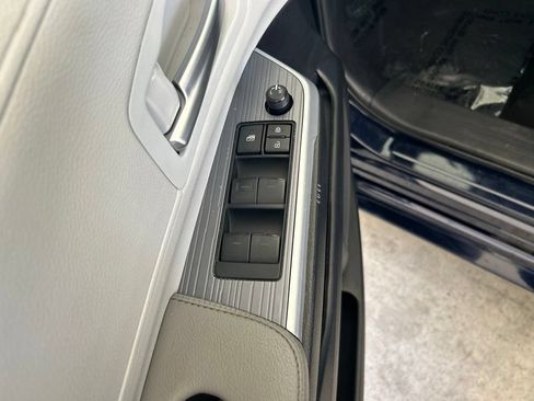 Used 2025 Toyota Sienna XLE FWD image 43