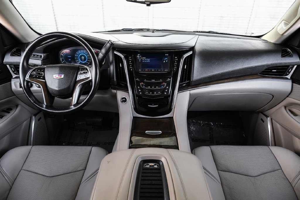 Used 2019 Cadillac Escalade ESV Luxury AWD/4WD image 11
