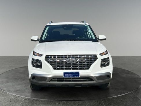 Used 2025 Hyundai Venue SEL FWD image 2