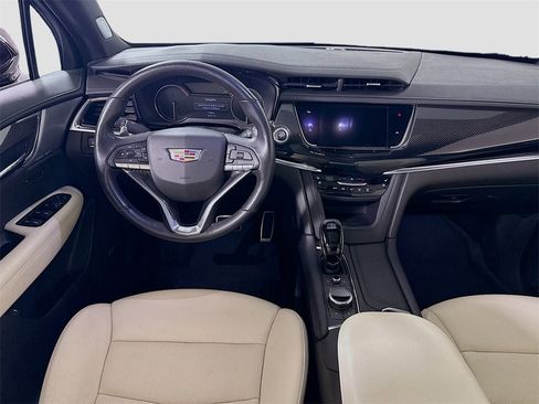 Used 2020 Cadillac XT6 Sport image 2