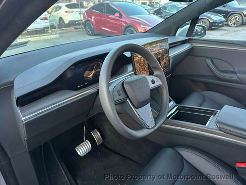 Used 2025 Tesla Model X image 13